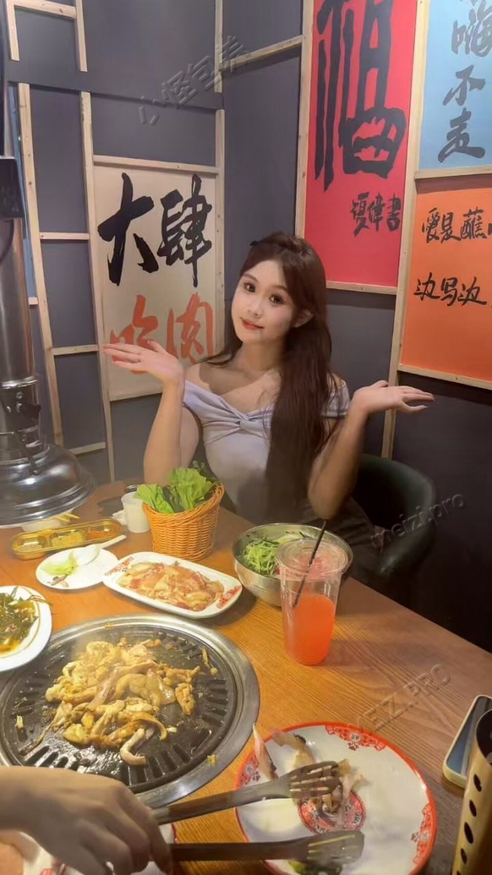 广西 桂林 21岁 172cm 135 C杯 学生 听话 讲话甜甜的 抽烟纹身:无 SM:是 无套:否 口交:可 过夜:可 同居:可 可飞:可 价格:8-10 特点:听话 讲话甜甜的