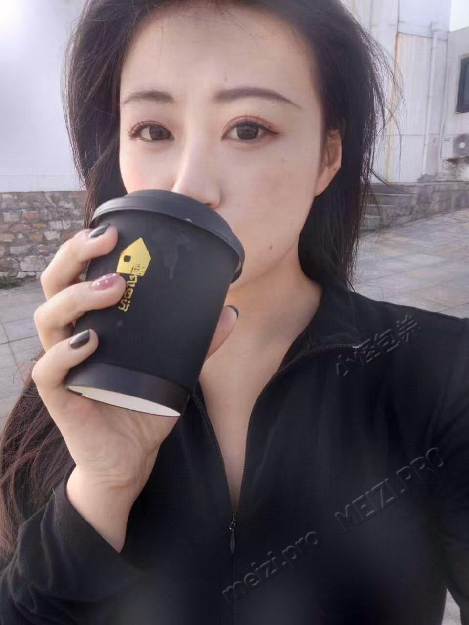山东 烟台 21岁 171cm 128 B杯 学生 柔韧性好一点练舞蹈 SM:是 无套:可 口交:可 过夜:可 同居:否 可飞:否 价格:2.5 特点:柔韧性好一点练舞蹈