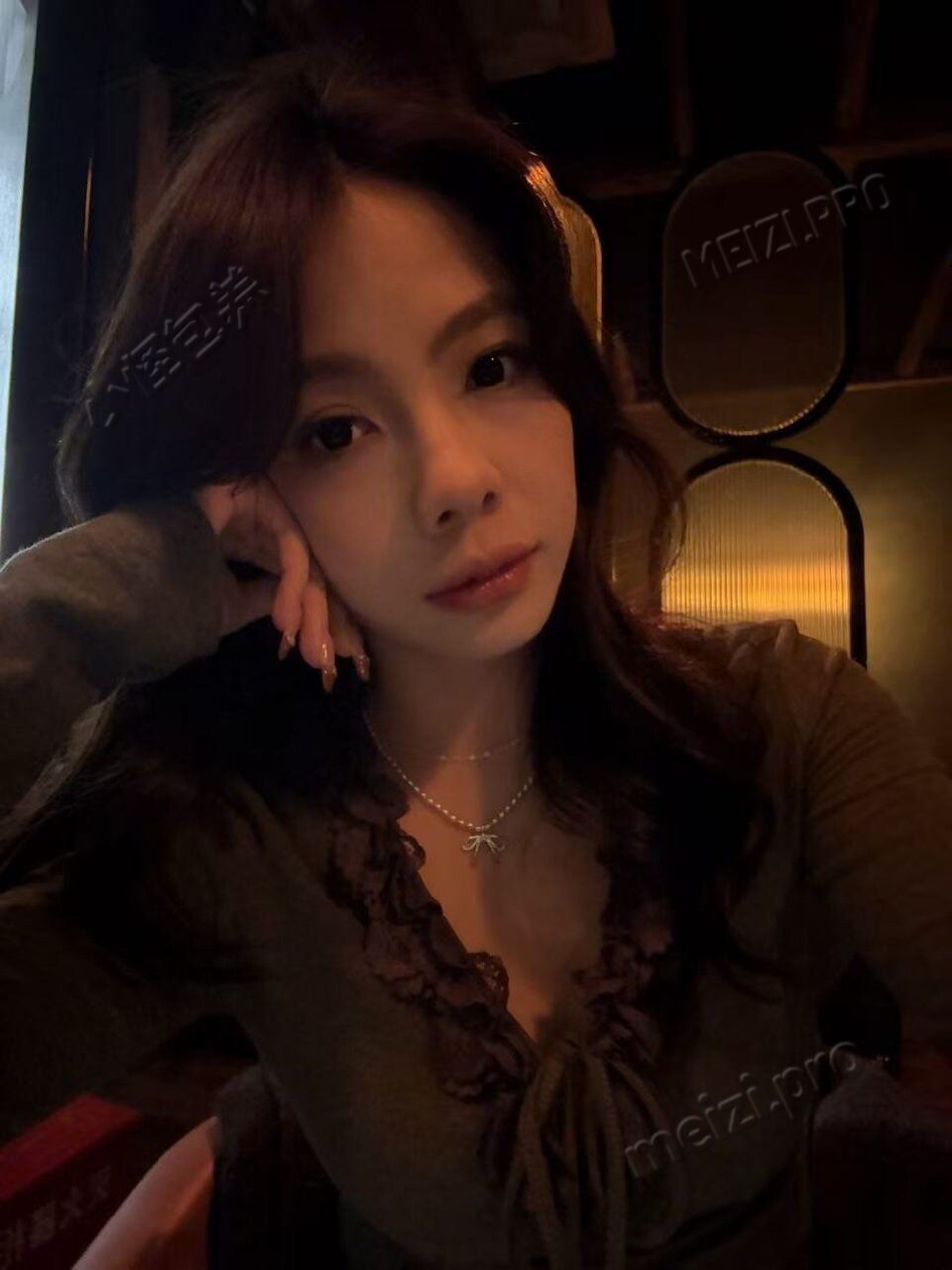 云南 昆明 25岁 165cm 50 B杯 文员 开朗大方,温柔 会提供情绪价值 抽烟纹身:无 SM:否 无套:可 口交:可 过夜:可 同居:否 可飞:周末可以 价格:15 特点:开朗大方,温柔 会提供情绪价值
