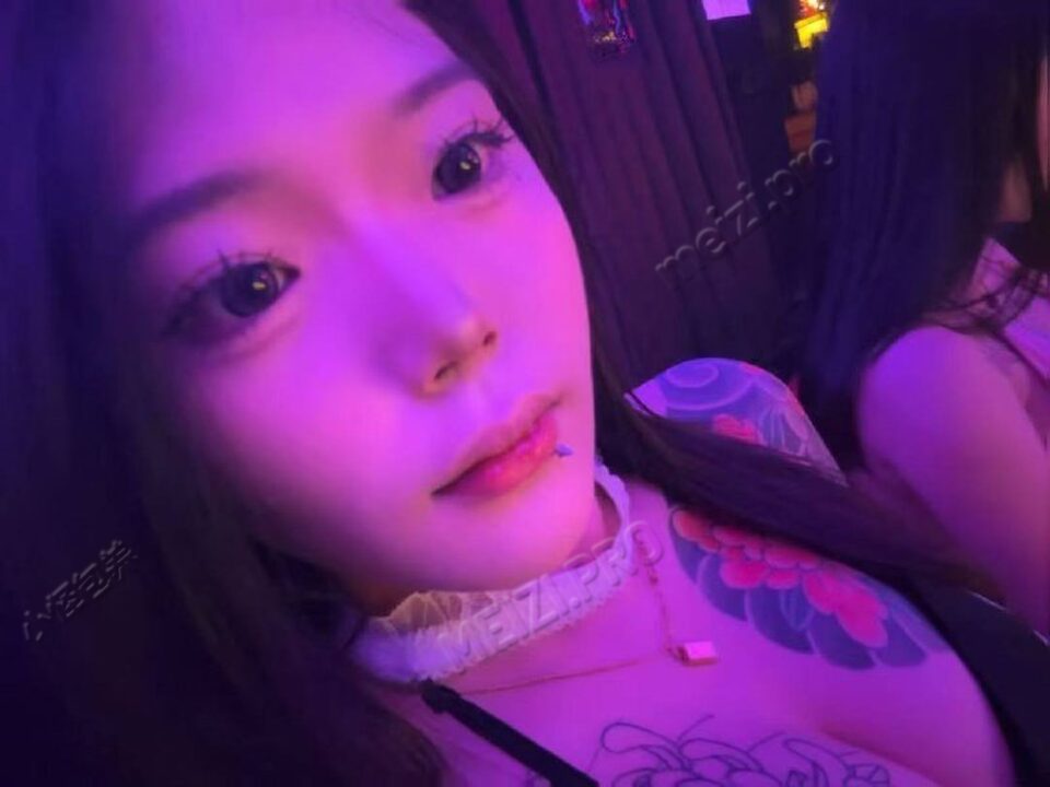 广西 南宁 22岁 155cm 100 B杯 无业 性格好 喜欢做 抽烟纹身:有纹身 SM:否 无套:可 口交:否 过夜:可 同居:否 可飞:可 价格:6 特点:性格好 喜欢做
