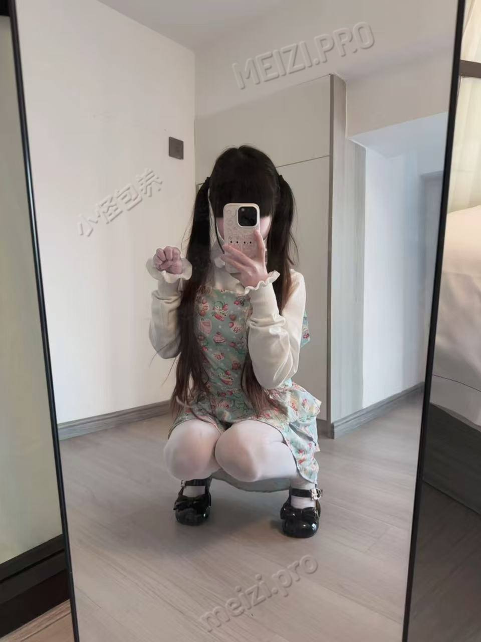 江西 南昌 18岁 156cm 70 A杯 学生 听话懂事乖巧 不事逼 极品小萝莉 毛少水多 刚破处不久 刚接触 三点粉 很紧 容易出水 随时飞 抽烟纹身:无 SM:是 无套:可 口交:可 过夜:可 同居:否 可飞:可 价格:4 特点:听话懂事乖巧 不事逼 极品小萝莉 毛少水多 刚破处不久 刚接触 三点粉 很紧 容易出水 随时飞