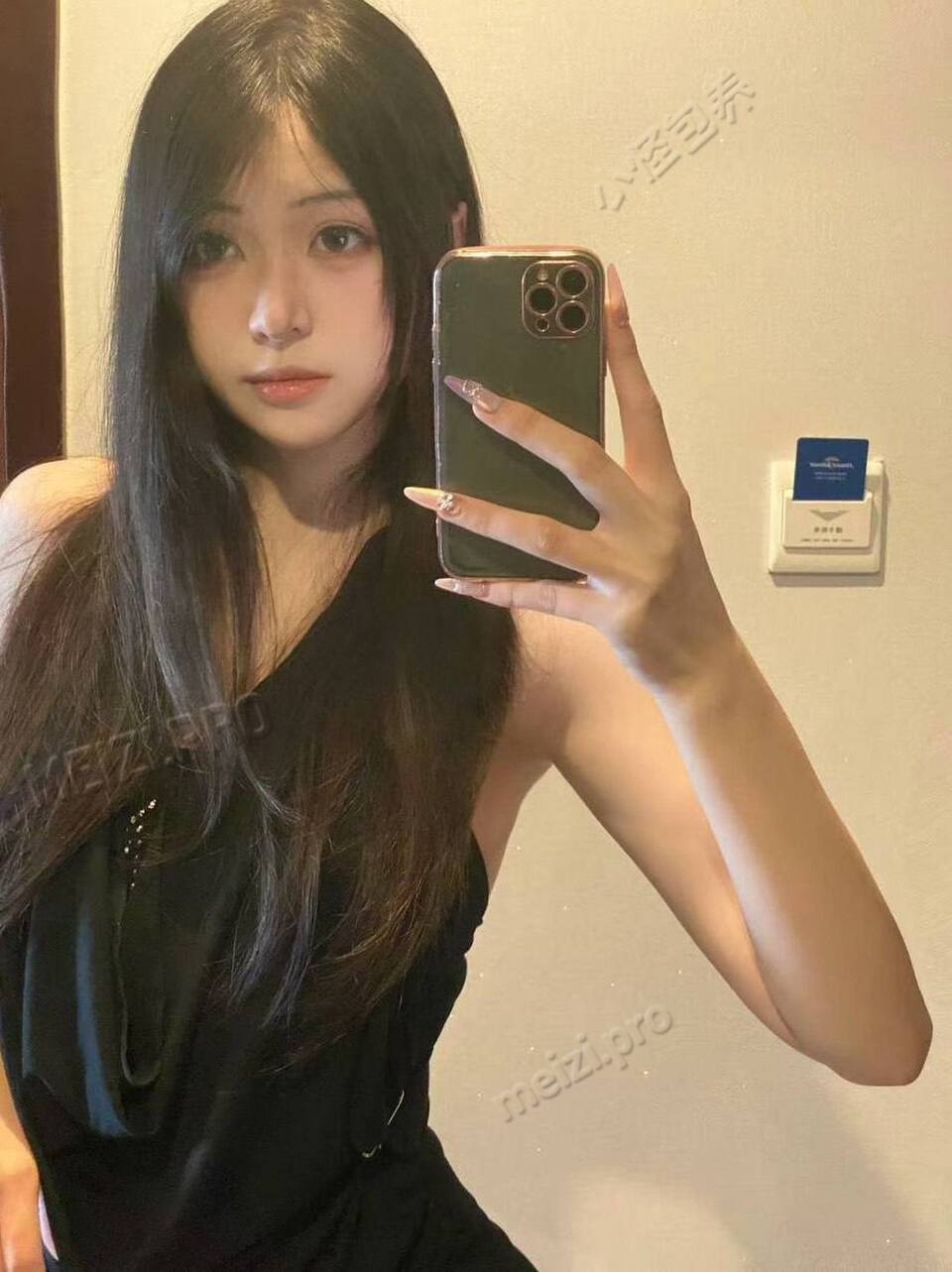 广东 广州 19岁 168cm 52 C杯 学生 身材微胖有肉 风格多变 放得开 能提供较高情绪价值 乖巧听话懂事 水多敏感 有时会喷 抽烟纹身:无纹身 SM:是 无套:可 口交:可 过夜:可 同居:可 可飞:可 广东省内 价格:10 特点:身材微胖有肉 风格多变 放得开 能提供较高情绪价值 乖巧听话懂事 水多敏感 有时会喷