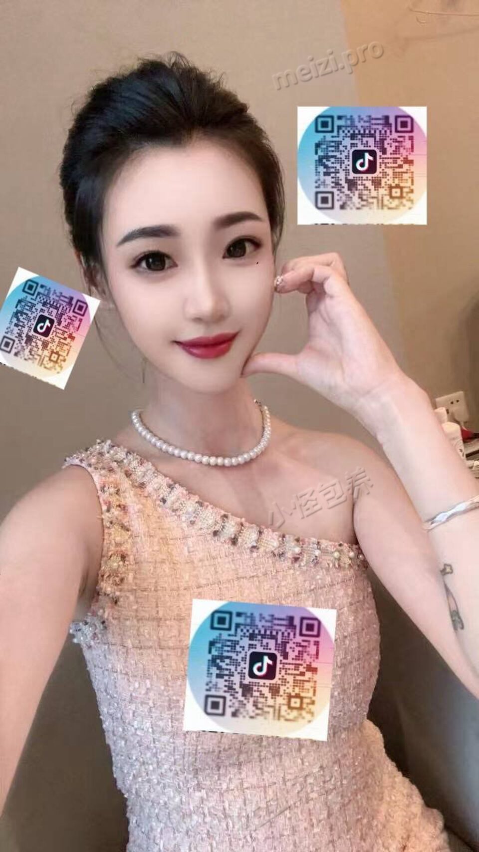 山东 济南 25岁 170cm 96 B杯 歌手 肤白貌美,大长腿 抽烟纹身:抽烟有纹身 SM:否 无套:否 口交:可 过夜:可 可飞:可 价格:6-15 特点:肤白貌美,大长腿