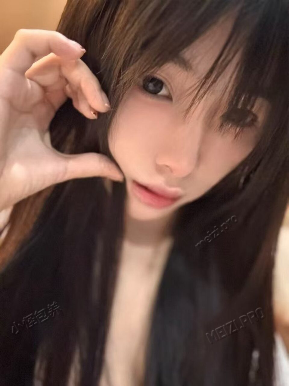 广东 深圳 22岁 160cm 90 B杯 待业 比例绝佳、长相偏清纯初恋脸、能口能无要求、练出了马甲线、不作不闹脾气极好、非常听话懂事、走甜美可爱风,有私密照,反差 抽烟纹身:无纹身 SM:否 无套:否 口交:可 过夜:可 同居:可 可飞:能(去外地需另加1K) 价格:4 特点:比例绝佳、长相偏清纯初恋脸、能口能无要求、练出了马甲线、不作不闹脾气极好、非常听话懂事、走甜美可爱风,有私密照,反差