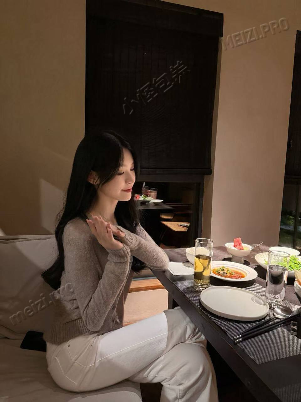 河南 许昌 22岁 170cm 98 B杯 刚辞职 有情绪价值 抽烟纹身:偶尔抽烟无纹身 SM:否 无套:可 口交:可 过夜:可 同居:否 可飞:可周边 价格:9 特点:有情绪价值
