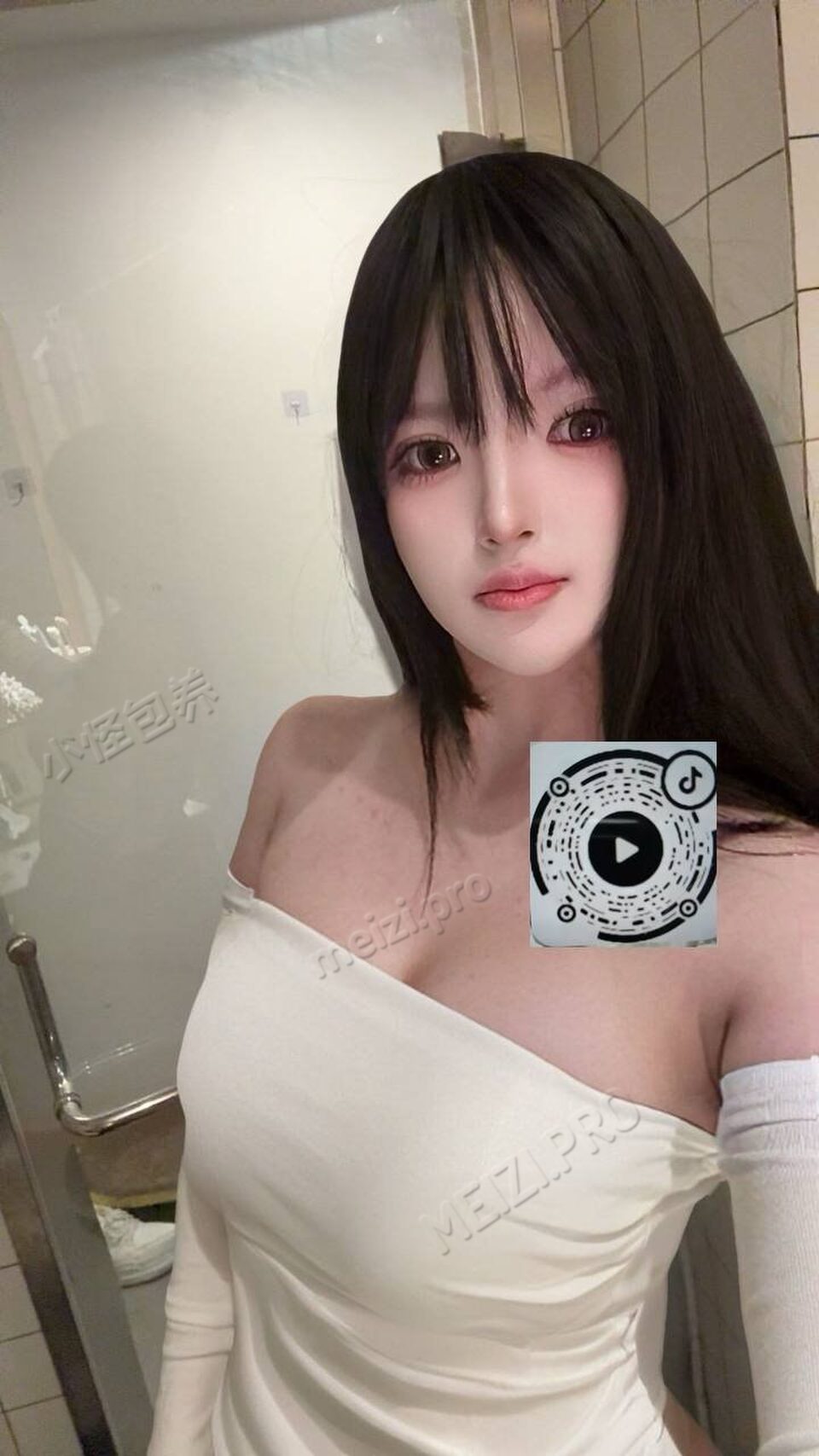 江苏 无锡 24岁 168cm 106 C杯 实习 无纹身，性格好，贴心可带气氛，情绪价值高 抽烟纹身:不抽烟无纹身 SM:轻微 无套:可 口交:可 过夜:可 同居:可 可飞:可周边城市可外省 价格:12-28 特点:无纹身，性格好，贴心可带气氛，情绪价值高