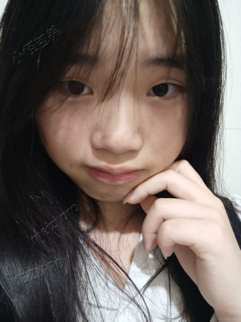 贵州 桐梓 18岁 165cm 115 B杯 学生 匹配本地的，处女 抽烟纹身:无纹身 SM:否 无套:可 口交:可 过夜:可 同居:可 价格:2.5 特点:匹配本地的，处女