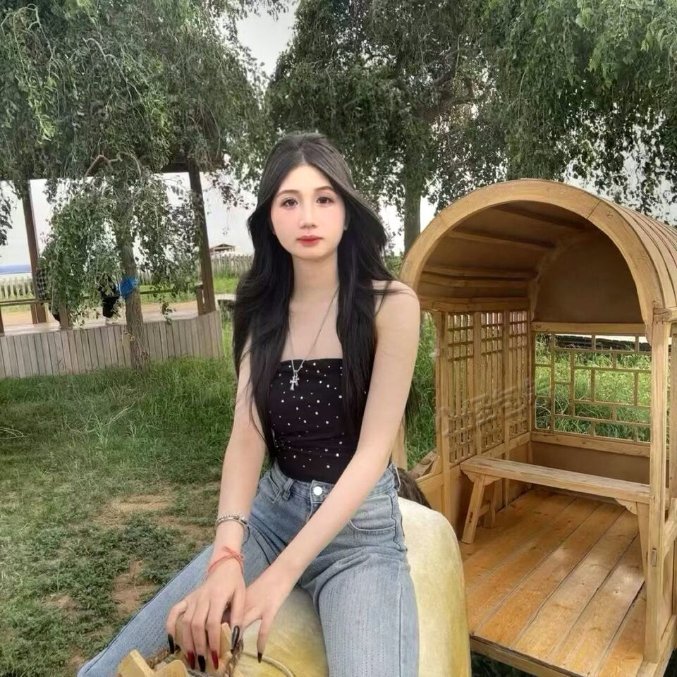 广东 佛山 22岁 165cm 88 B杯 医美光电操作师 皮肤光滑,会调情 抽烟纹身:无 SM:是 无套:可 口交:可 过夜:可 同居:可 可飞:否 价格:6-9 特点:皮肤光滑,会调情