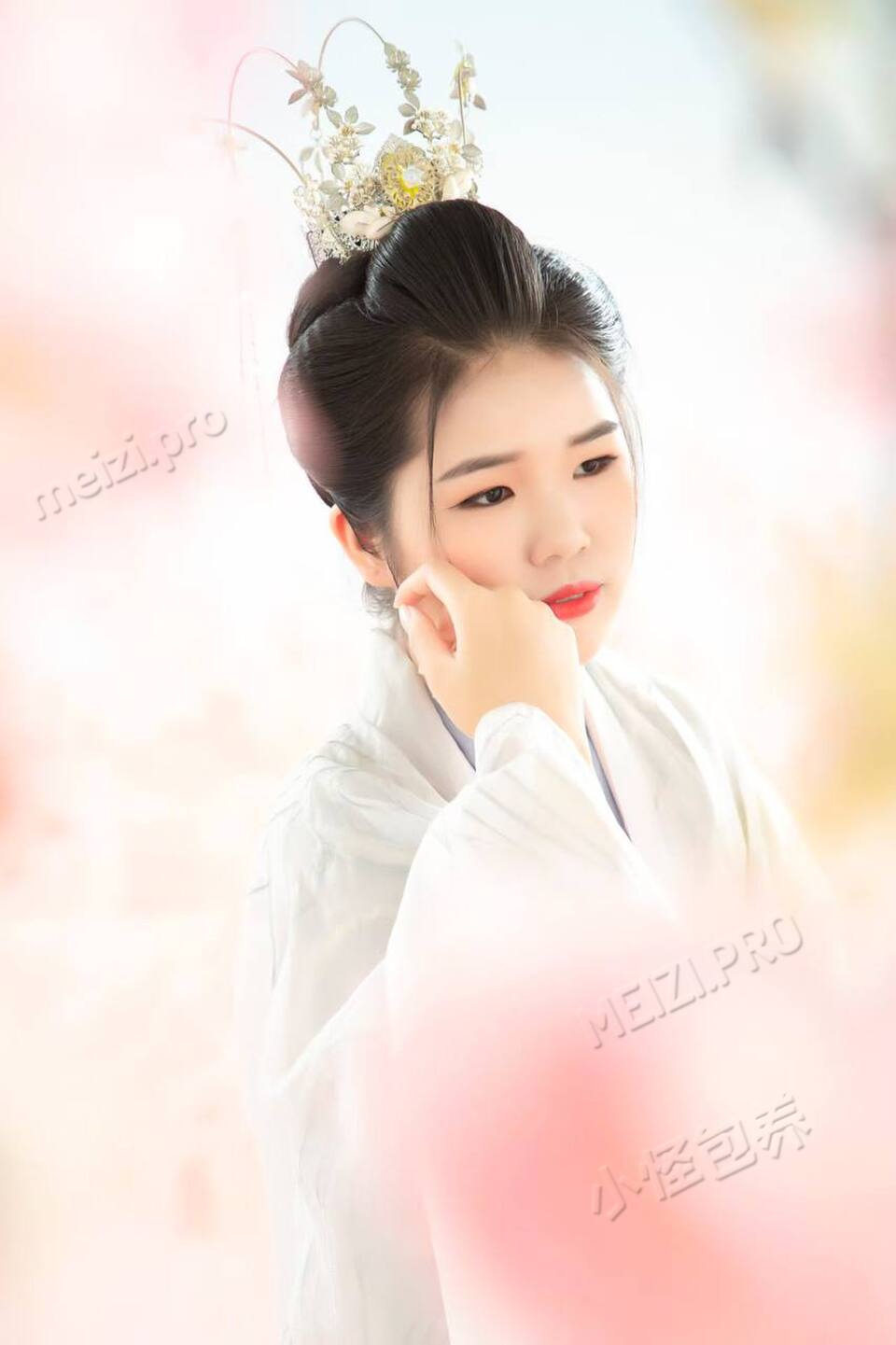 浙江 绍兴 24岁 173cm 135 B杯 自由职业 真诚 抽烟纹身:无 SM:否 无套:否 口交:否 过夜:可 同居:可 可飞:可 短期外省 价格:8 特点:真诚