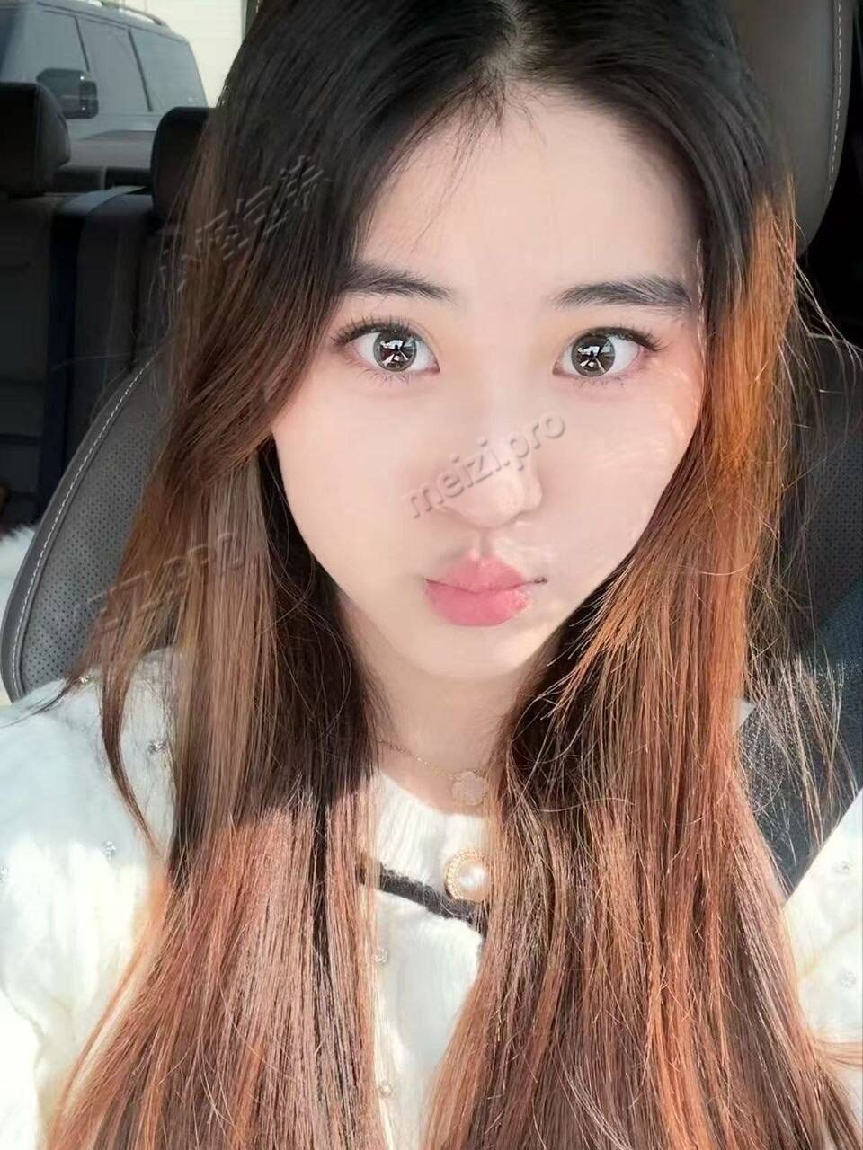 山东 临沂 21岁 172cm 103 B杯 学生 身材比例好,圈子干净,听话懂事,有反差 抽烟纹身:无 SM:否 无套:可 口交:可 过夜:可 同居:可 可飞:可 外省可以,出国否 价格:6-12 特点:身材比例好,圈子干净,听话懂事,有反差