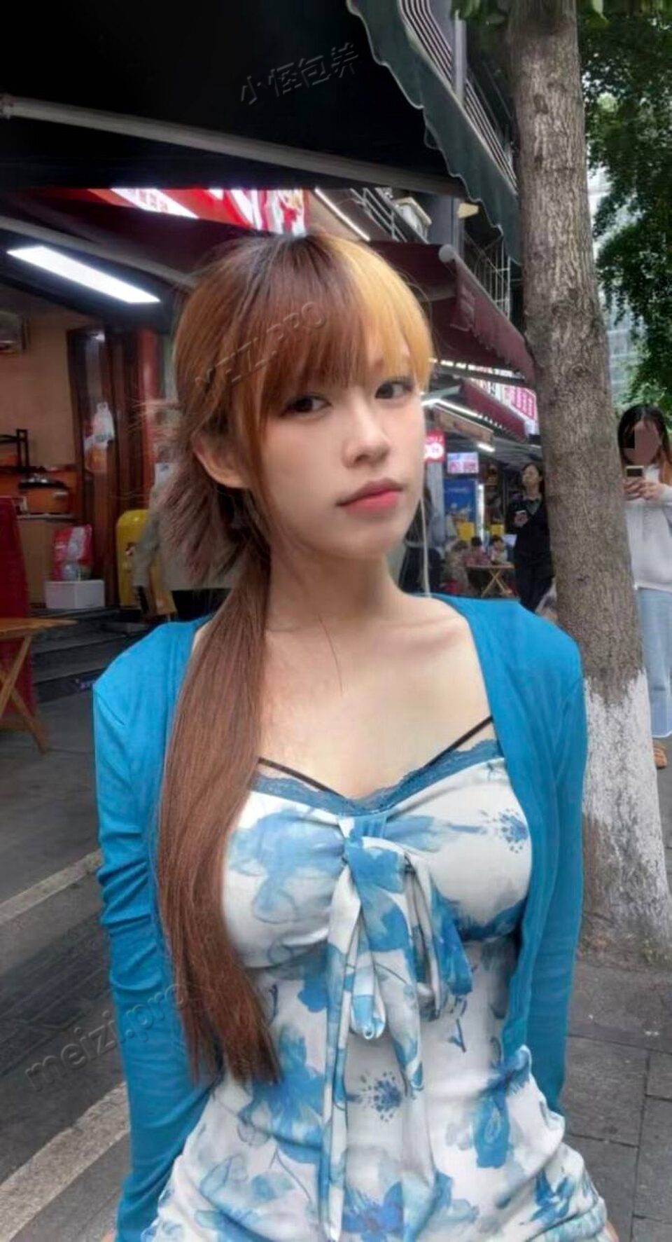 四川 成都 19岁 158cm 98 B杯 学生 性格好,微胖肉腿腰细,听话温顺好相处,偏爱倾听 抽烟纹身:无纹身 SM:是 无套:否 口交:可 过夜:可 同居:否 可飞:可 其他城市,不去港澳 价格:8 特点:性格好,微胖肉腿腰细,听话温顺好相处,偏爱倾听