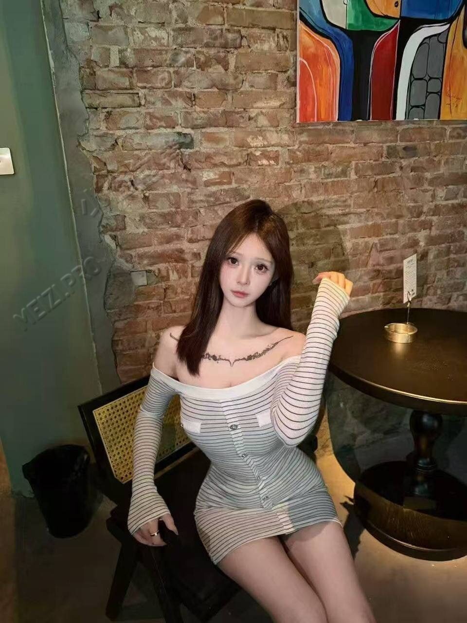 河南 南阳 23岁 168cm 96 B杯 女生 反差高冷御姐 漂亮 皮肤白 干净 抽烟纹身:有纹身 SM:否 无套:否 口交:否 过夜:可 同居:可 可飞:可 价格:2 特点:反差高冷御姐 漂亮 皮肤白 干净