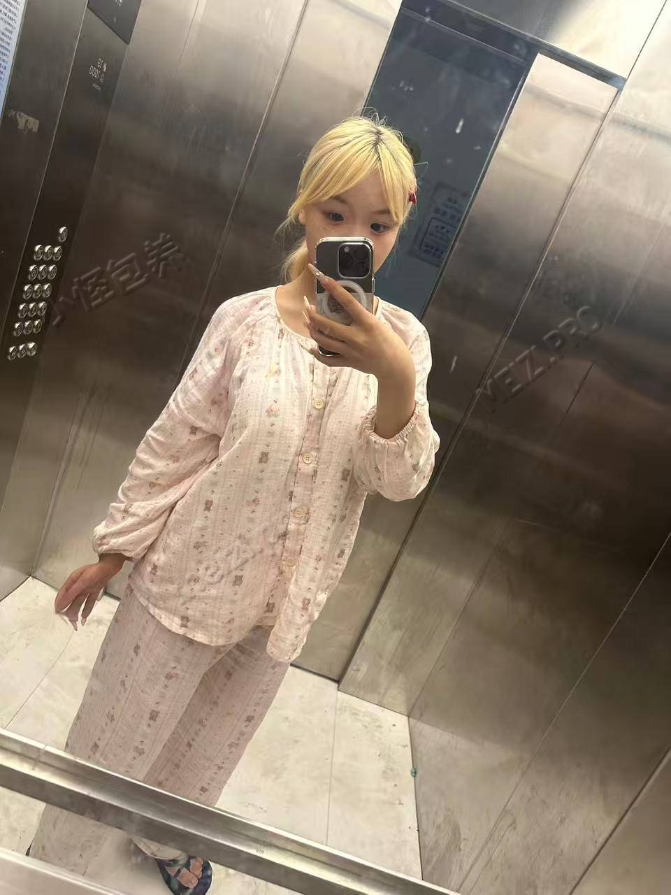 江苏 南通 18岁 160cm 90 B杯 唱歌好听 抽烟纹身:抽烟无纹身 SM:否 无套:可 口交:可 过夜:否 可飞:可 尽量南方 价格:20 特点:唱歌好听