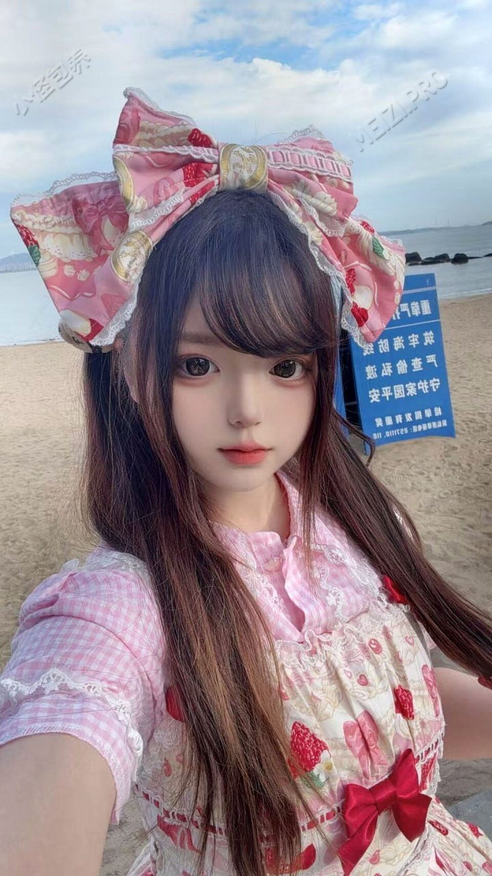 江苏 无锡 19岁 156cm 103 B杯 学生 第一次尝试的宝藏类型，性格乖巧顺从、听话懂事，完全没有任何架子；对很多玩法还保持着纯情与青涩，只要你耐心引导，不会的都可以手把手教她解锁；搭配干净无瑕的白虎品相，将纯真感与可塑性拉满，带给你独一无二的养成系极致体验 SM:是 无套:否 口交:否 过夜:可 可飞:可 价格:5 特点:第一次尝试的宝藏类型，性格乖巧顺从、听话懂事，完全没有任何架子；对很多玩法还保持着纯情与青涩，只要你耐心引导，不会的都可以手把手教她解锁；搭配干净无瑕的白虎品相，将纯真感与可塑性拉满，带给你独一无二的养成系极致体验