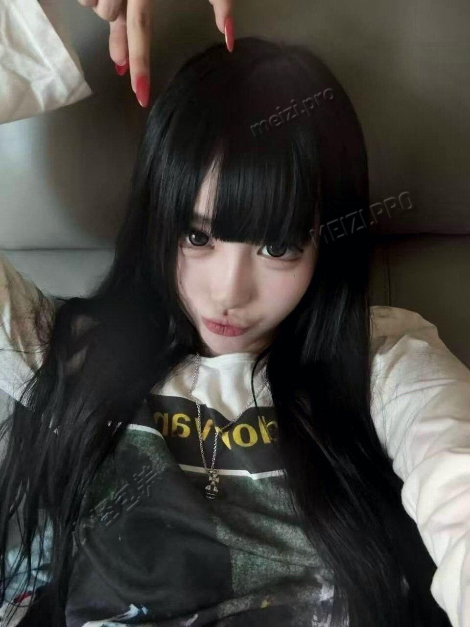 四川 成都 18岁 164cm 92 B杯 学生 风格多变 听话 SM:否 无套:可 口交:可 过夜:看情况 同居:看情况 可飞:可 价格:20 特点:风格多变 听话