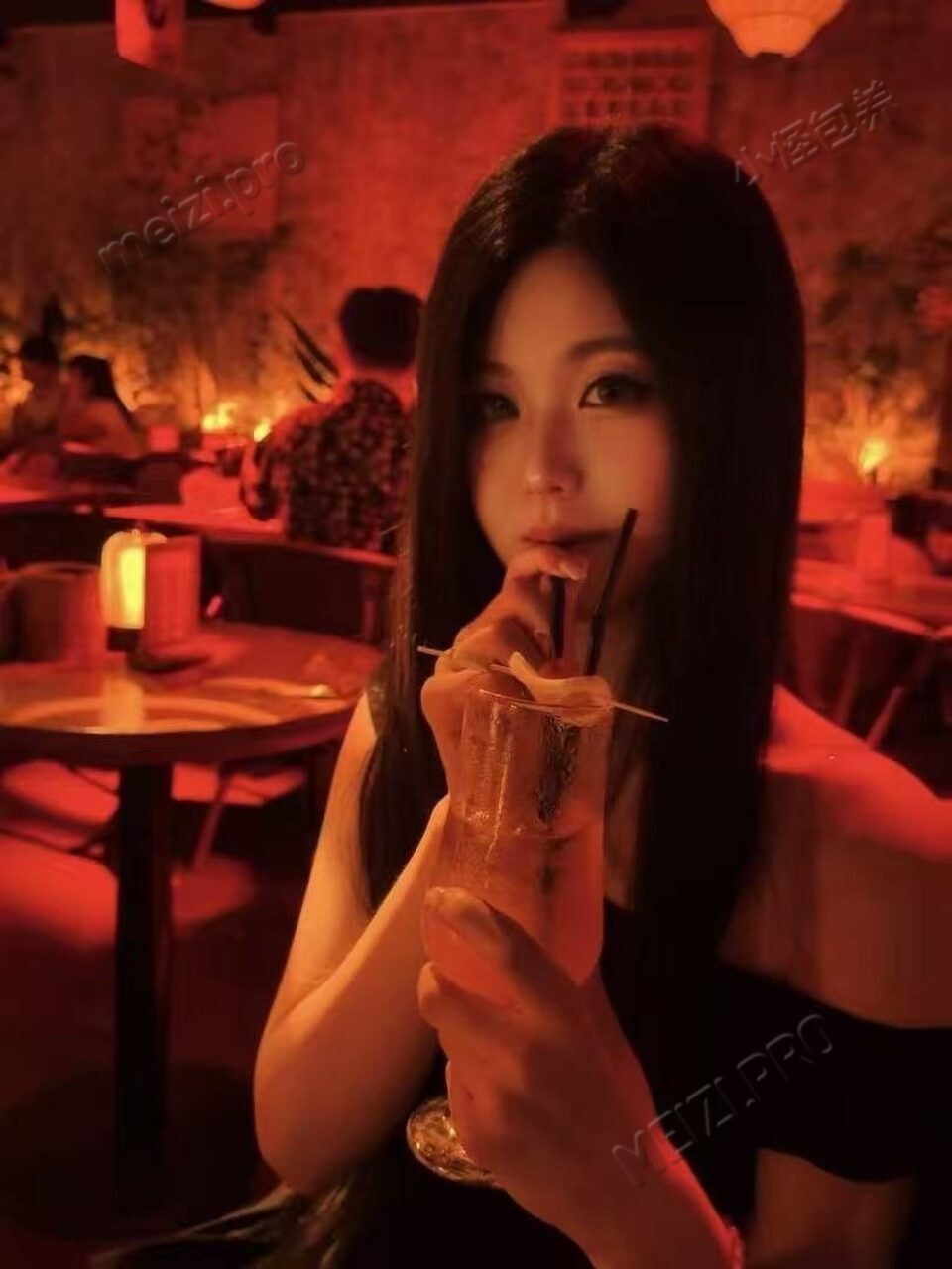 广东 深圳 23岁 169cm 104 B杯 行政助理 身体柔软，皮肤细腻 抽烟纹身:无 SM:否 无套:否 口交:可 过夜:可 同居:否 可飞:可 价格:8 特点:身体柔软，皮肤细腻