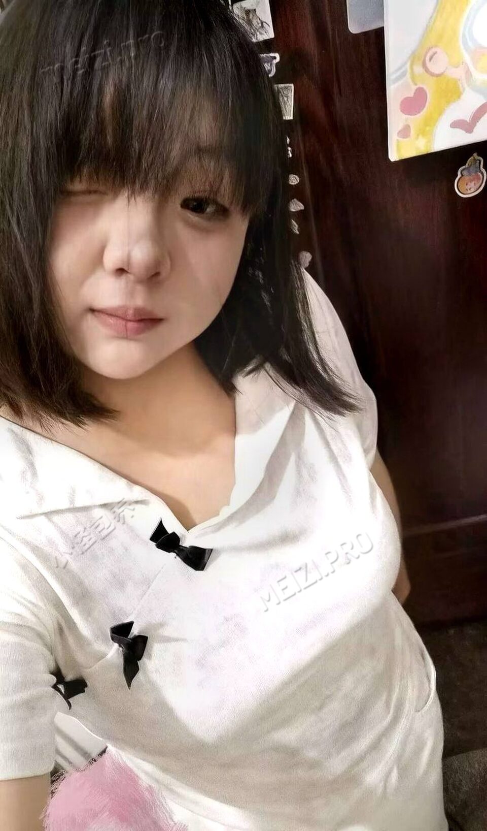 云南 昆明 嵩明县 18岁 170cm 140 C杯 学生 抽烟纹身:无纹身 SM:是 无套:可 口交:可 过夜:可 同居:可 可飞:否 价格:5