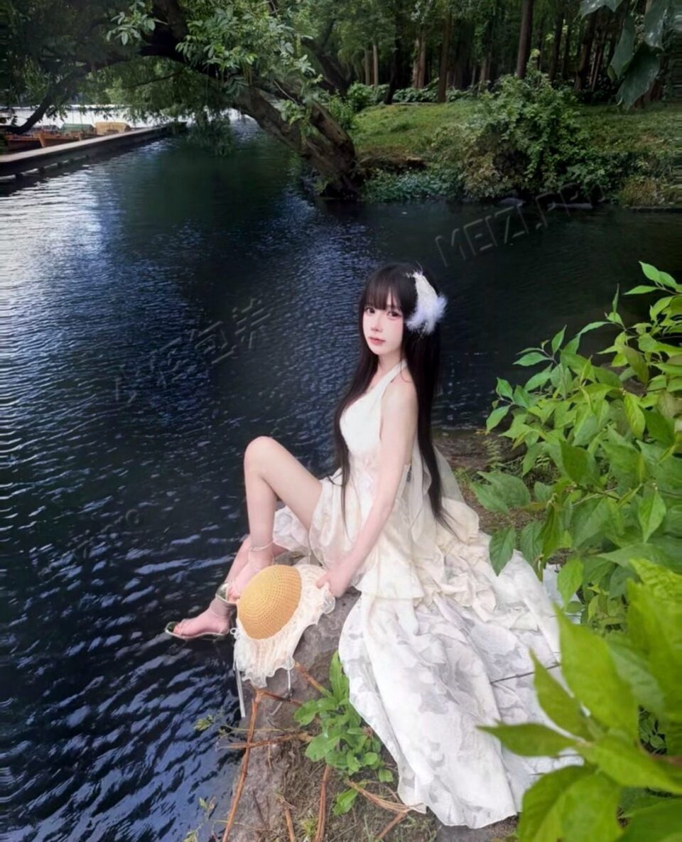 浙江 杭州 19岁 163cm 82 B杯 不矫情不作妖，日常好沟通，配合度高，身子软会配合，新人羞涩纯真，可带闺蜜双 SM:是 无套:否 口交:可 过夜:可 可飞:可 价格:15 特点:不矫情不作妖，日常好沟通，配合度高，身子软会配合，新人羞涩纯真，可带闺蜜双