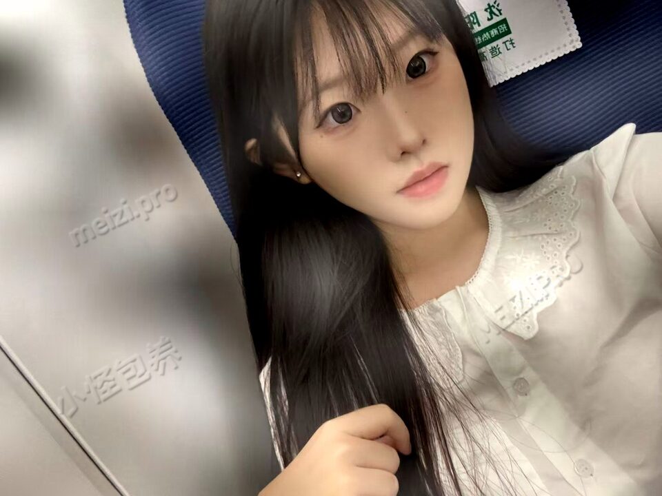 山东 潍坊 18岁 160cm 100 C杯 学生 听话 抽烟纹身:有纹身 SM:否 无套:可 口交:可 过夜:可 同居:否 可飞:能 价格:5 特点:听话