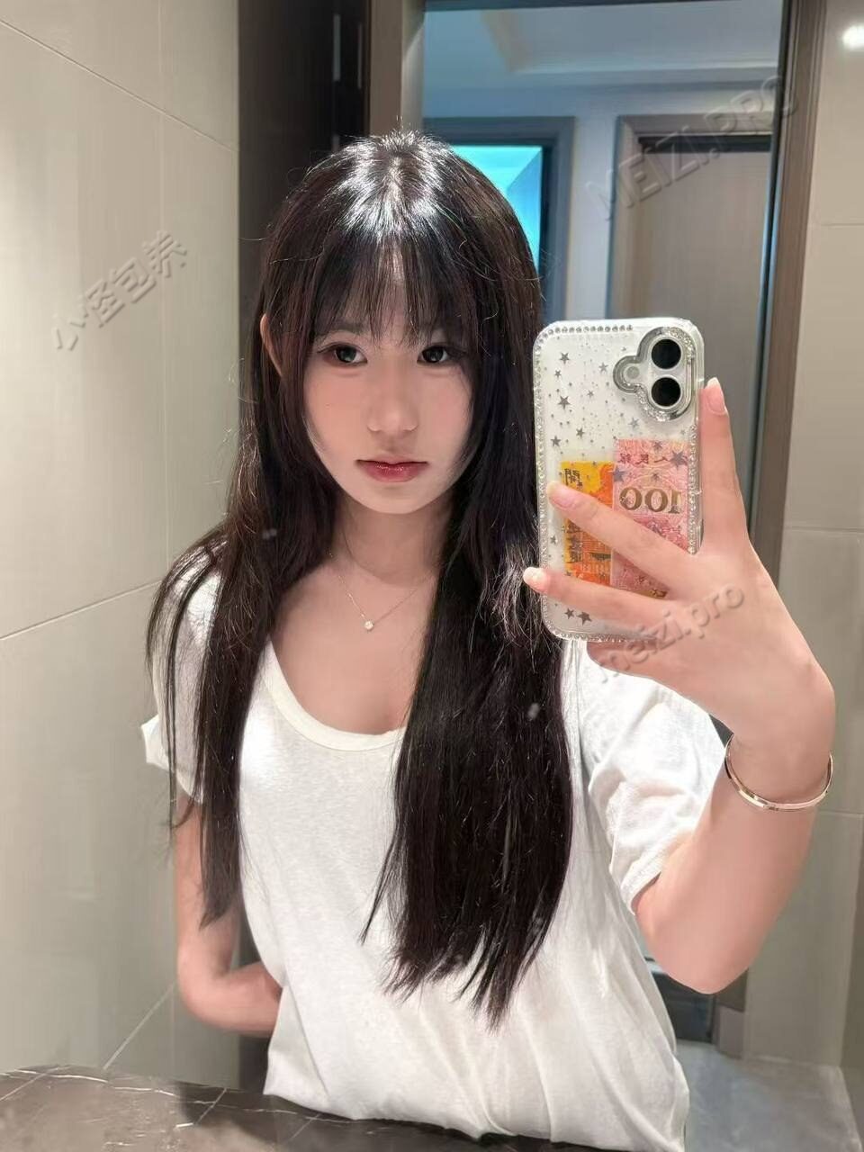 浙江 杭州 18岁 165cm 98 B杯 学生 清纯可爱型，性格超级好，乖，听话，会跳舞 抽烟纹身:无 SM:是 无套:可 口交:可 过夜:可 同居:可 可飞:可，港澳可以 价格:10 特点:清纯可爱型，性格超级好，乖，听话，会跳舞