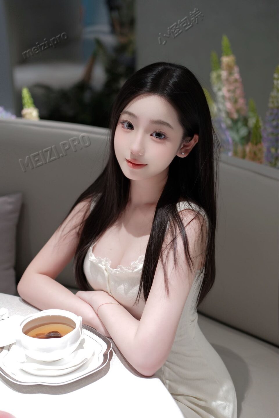 浙江 杭州 22岁 162cm 86 B杯 学生 白小纯,皮肤白,清纯,无整 抽烟纹身:无纹身 SM:是 无套:否 口交:可 过夜:可 可飞:可 价格:40 特点:白小纯,皮肤白,清纯,无整