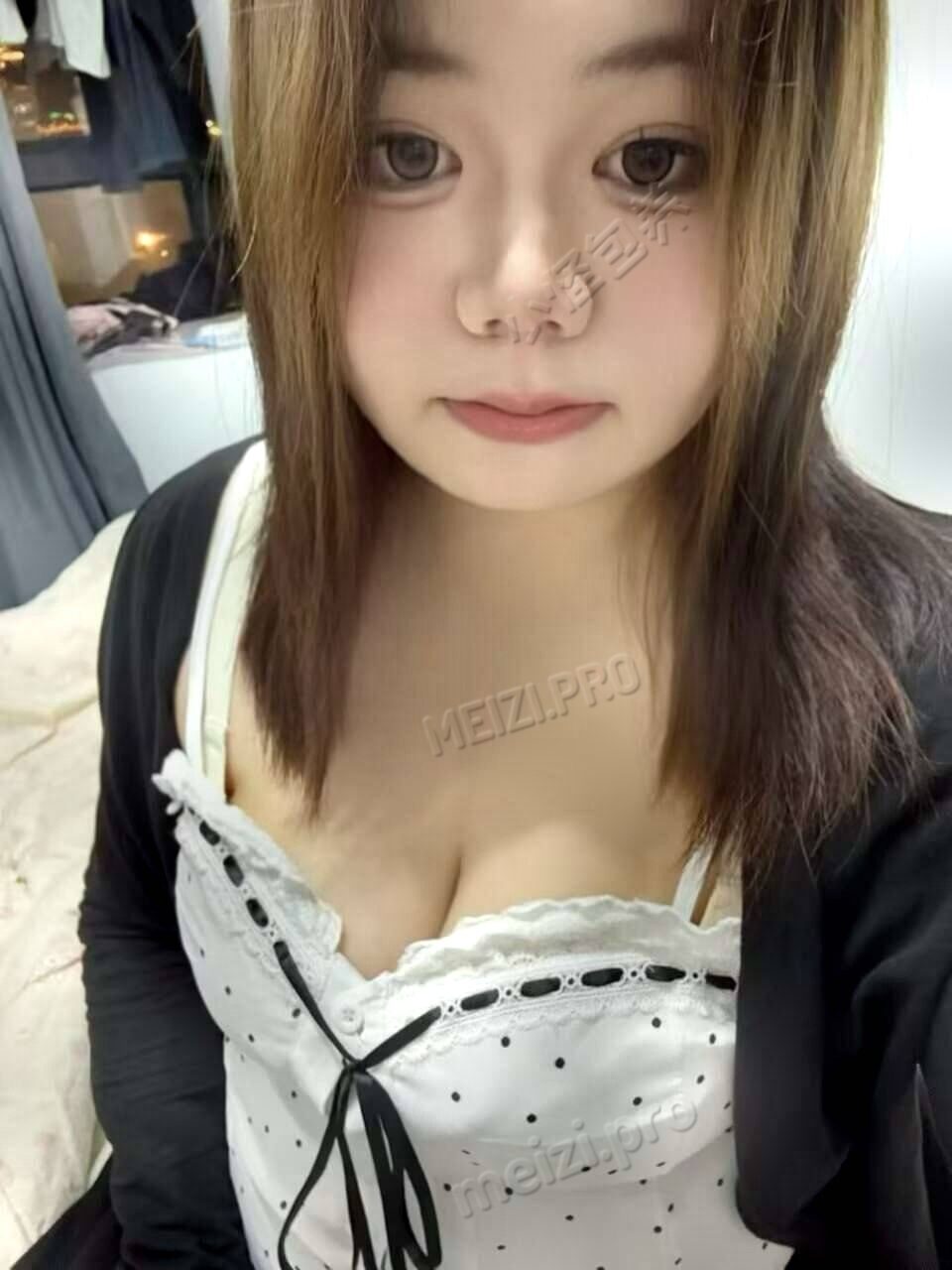 江苏 无锡 19岁 175cm 182 D杯 自由 情绪价值.丰满，水多！BBW 抽烟纹身:有纹身 SM:否 无套:可 口交:可 过夜:可 同居:否 价格:12 特点:情绪价值.丰满，水多！BBW