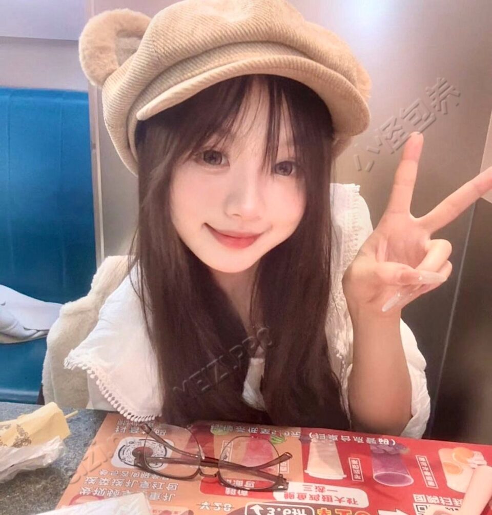 广西 南宁 19岁 163cm 82 C杯 自由 性格开朗主动,不抽烟,瘦但有胸 抽烟纹身:不抽烟无纹身 SM:是 无套:否 口交:可 过夜:可 同居:可 可飞:可 价格:3-9 特点:性格开朗主动,不抽烟,瘦但有胸