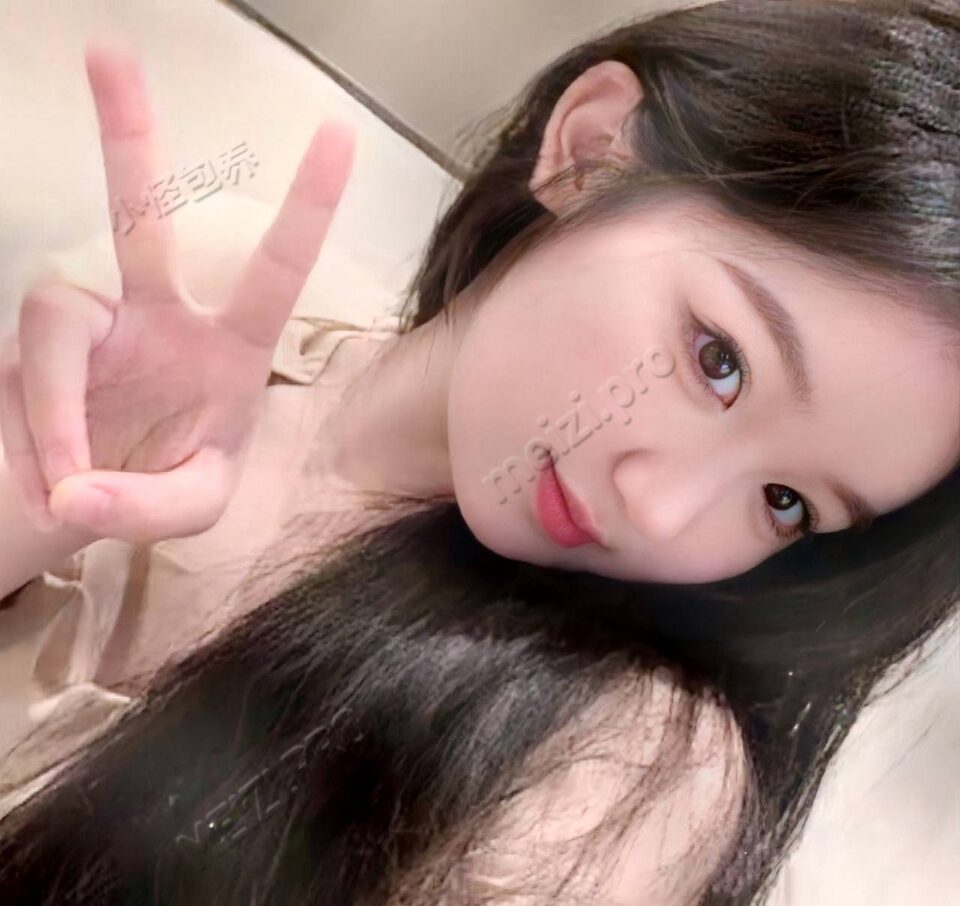 广东 深圳 24岁 161cm 47 C杯 探店达人 广东人，性格外向，会唱歌，导游，情绪价值拉满 抽烟纹身:无纹身 SM:是 无套:否 口交:可 过夜:可 同居:可 可飞:可 价格:5-10 特点:广东人，性格外向，会唱歌，导游，情绪价值拉满