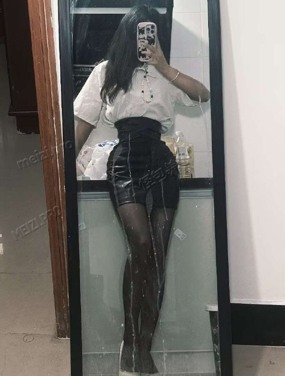 湖南 邵阳 21岁 161cm 90 A杯 女生 舞蹈室 活泼 听话 爱笑 抽烟纹身:无 SM:是 无套:可 口交:否 过夜:可 同居:可 可飞:可 价格:7 特点:舞蹈室 活泼 听话 爱笑