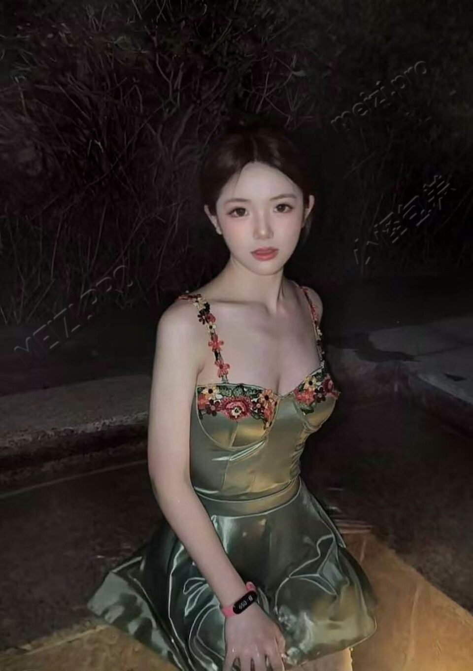 贵州 贵阳 18岁 156cm 86 B杯 学生 听话乖巧 抽烟纹身:无 SM:是 无套:可 口交:可 过夜:否 同居:否 可飞:看情况 价格:2-10 特点:听话乖巧