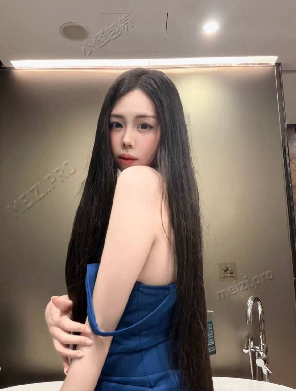 广东 广州 18岁 163cm 99 F杯 学生 年龄小皮肤很紧致 天生冷白皮 胸大腰细屁股大三点粉嫩 情商高听话配合 温柔懂事体贴 抽烟纹身:无 SM:是 无套:可 口交:可 过夜:可 同居:可 可飞:可,可去港澳 价格:10 特点:年龄小皮肤很紧致 天生冷白皮 胸大腰细屁股大三点粉嫩 情商高听话配合 温柔懂事体贴