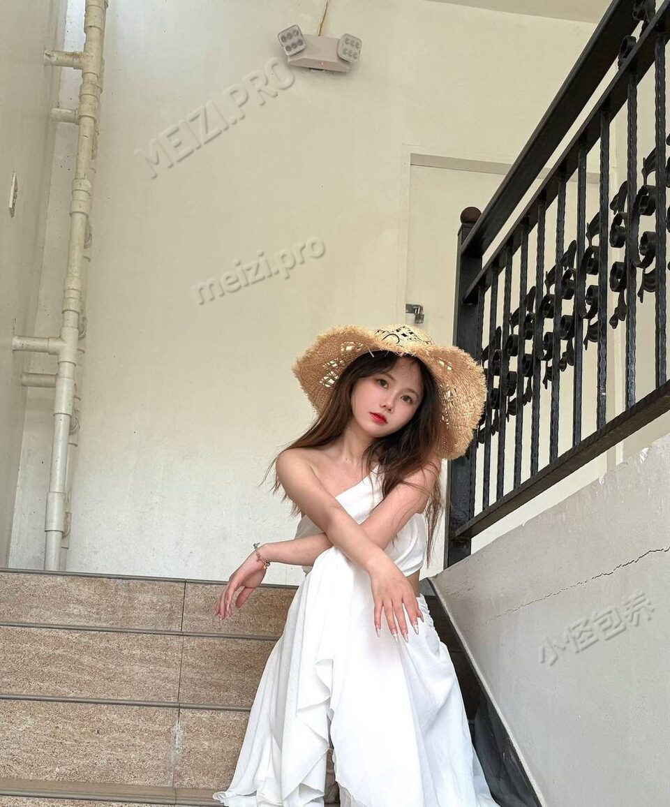 广东 深圳 25岁 154cm 88 C杯 工作 性格温柔情绪稳定可以提供情绪价值能喝一点酒活泼热情 SM:否 无套:可 口交:可 过夜:可 同居:可 可飞:可 本省优先 价格:15 特点:性格温柔情绪稳定可以提供情绪价值能喝一点酒活泼热情