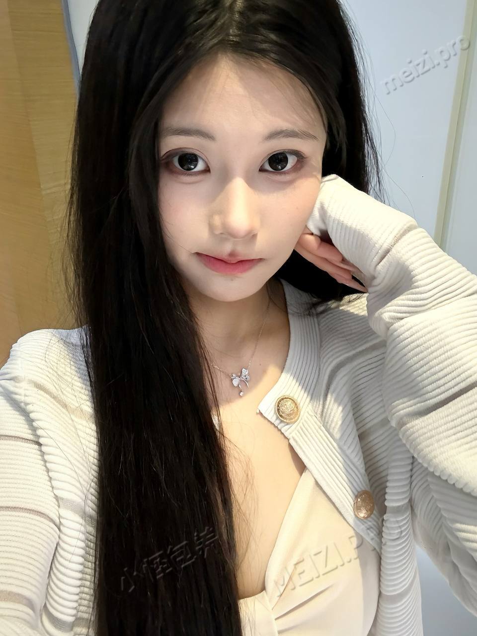 广东 深圳 21岁 161.5cm 82 C杯 化妆师 性格好听话懂事，身体属于敏感体质，接受度高，声音温柔，能轻松相处，情绪价值足 抽烟纹身:无 SM:否 无套:否 口交:可 过夜:可 同居:可 可飞:可 价格:12 特点:性格好听话懂事，身体属于敏感体质，接受度高，声音温柔，能轻松相处，情绪价值足