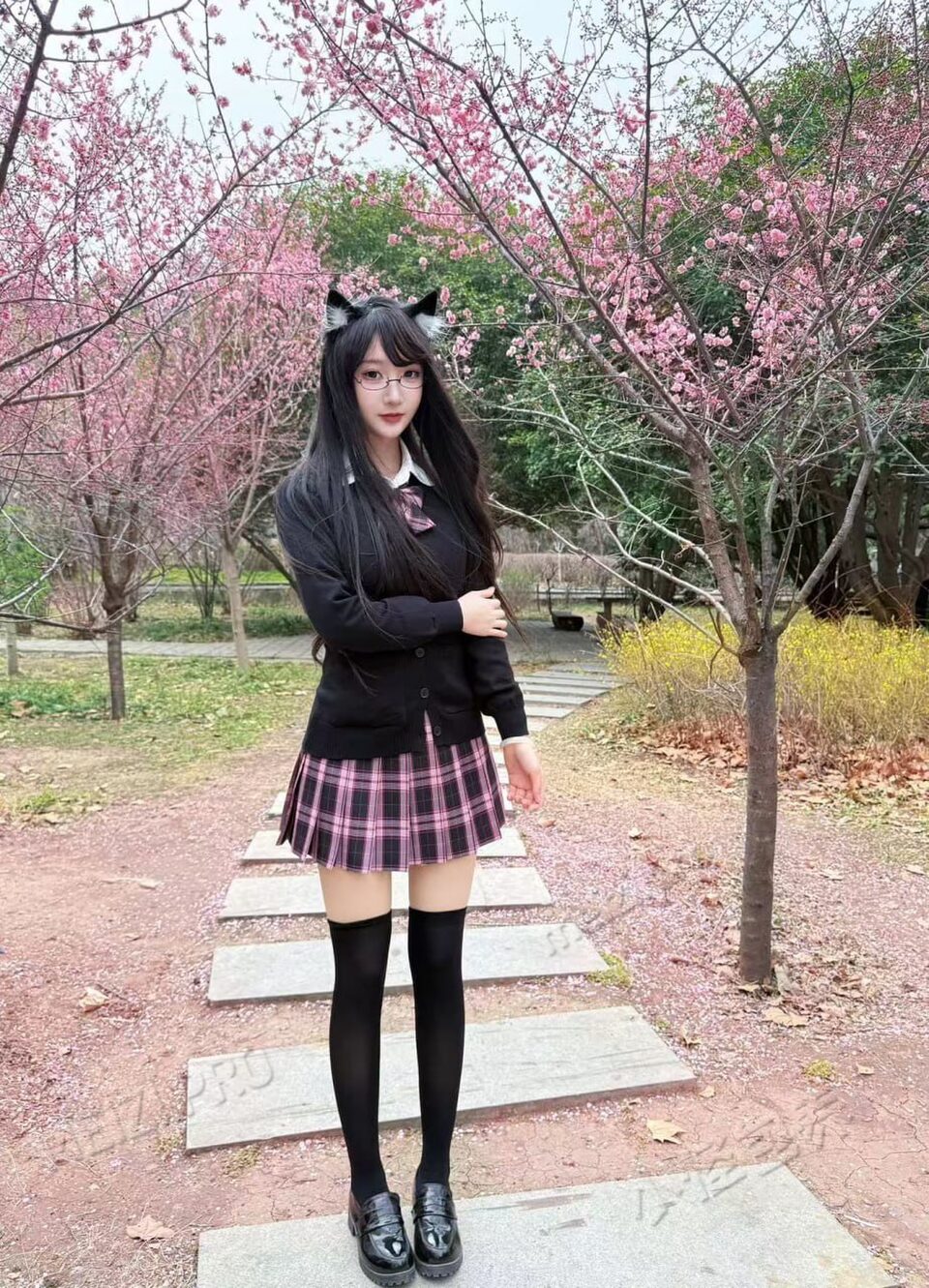 河南 许昌 19岁 167cm 96 B杯 学生 放得开 会玩cosplay 身材好 皮肤白 抽烟纹身:无 SM:是 无套:可 口交:可 过夜:可 同居:可 可飞:可 价格:12 特点:放得开 会玩cosplay 身材好 皮肤白