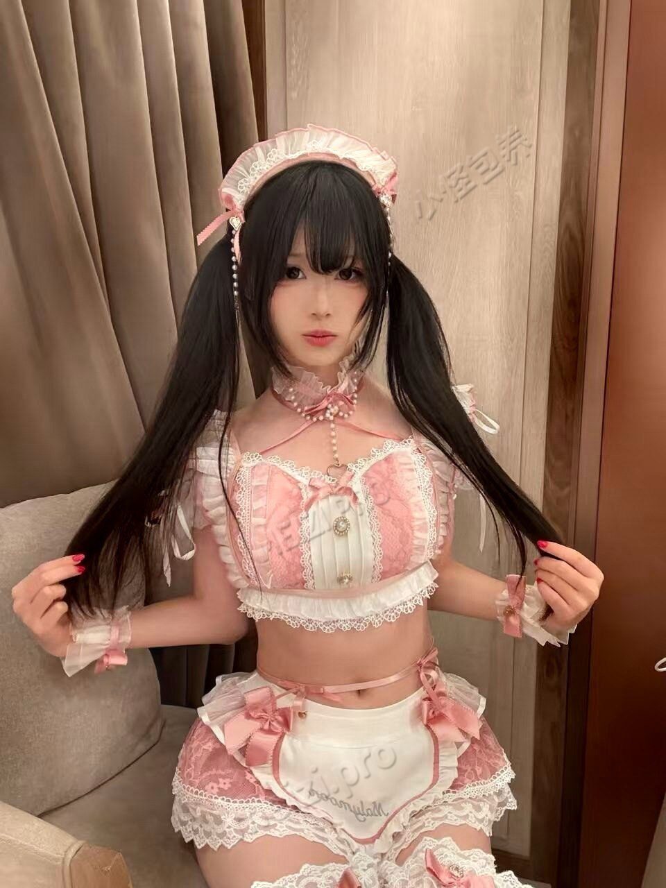 湖南 长沙 21岁 155cm 80 B杯 学生 会打一些游戏，温柔，配合度高，床上反差大 抽烟纹身:无 SM:是 无套:否 口交:可 过夜:可 同居:否 可飞:能 价格:4 特点:会打一些游戏，温柔，配合度高，床上反差大