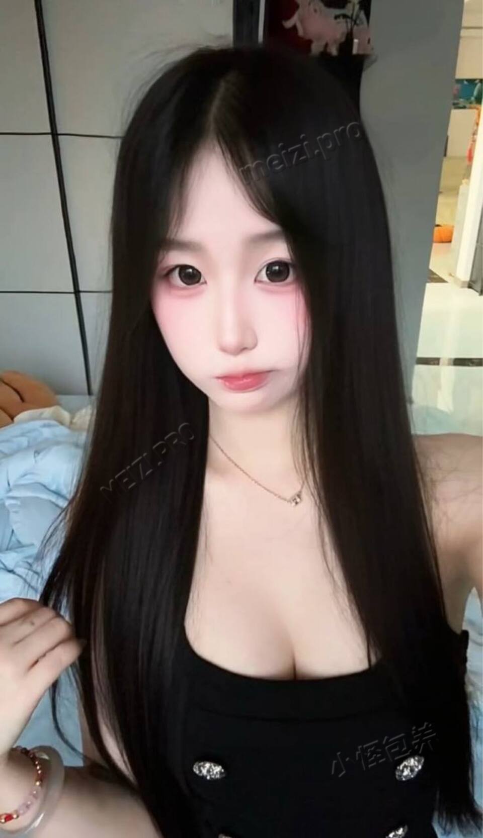 江苏 无锡/苏州 21岁 161.5cm 90 B杯 刚毕业 可盐可甜，身材好，风格甜美清纯开朗，会给你满满情绪价值，善解人意。懂礼仪谈吐文雅有素质 情商高 不会冷场，情绪稳定，没有不良嗜好，相处起来让人安心 抽烟纹身:无 SM:否 无套:否 口交:可 过夜:可 同居:可 可飞:可 价格:5 特点:可盐可甜，身材好，风格甜美清纯开朗，会给你满满情绪价值，善解人意。懂礼仪谈吐文雅有素质 情商高 不会冷场，情绪稳定，没有不良嗜好，相处起来让人安心