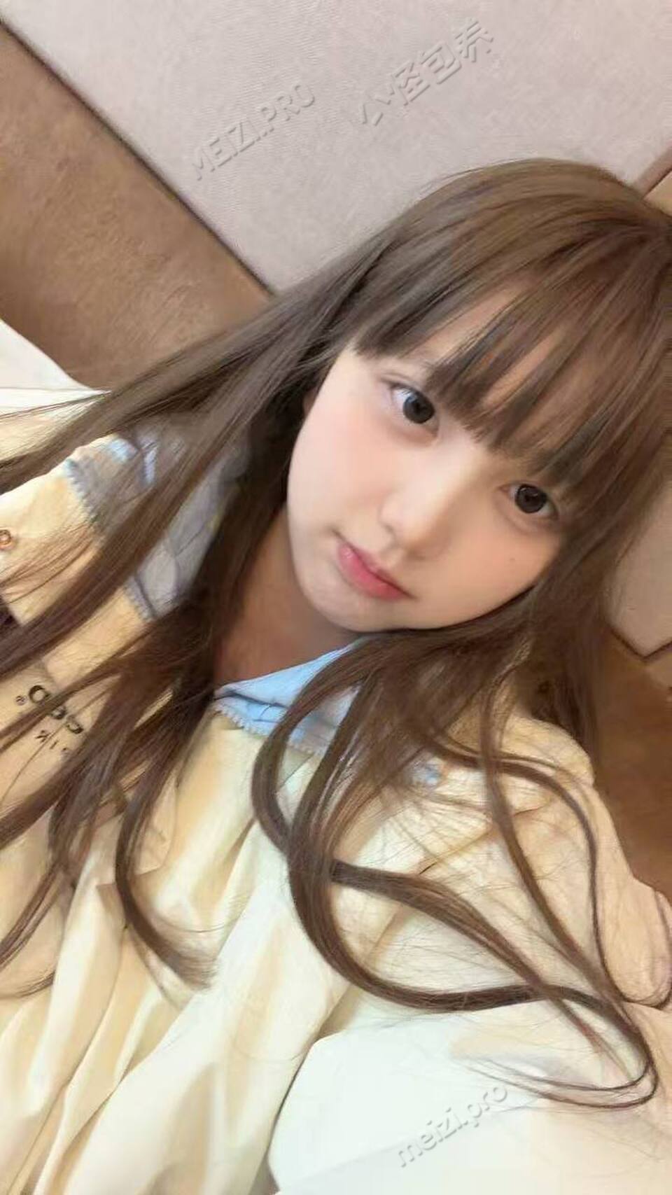 四川 成都 19岁 165cm 102 理货员 乖 抽烟纹身:无纹身 SM:否 无套:可 口交:可 过夜:可 同居:否 可飞:可 价格:8 特点:乖