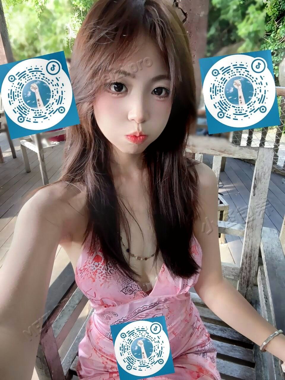 海南 海口 21岁 160cm 85 B杯 学生 巴拉巴拉 抽烟纹身:无 无套:否 口交:可 过夜:可 同居:否 可飞:否 价格:7 特点:巴拉巴拉