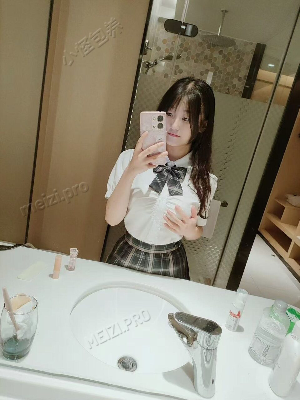 陕西 西安 18岁 160cm 85 D杯 学生 学习好 抽烟纹身:无纹身 SM:是 无套:否 口交:可 过夜:可 同居:可 可飞:可 价格:5 特点:学习好