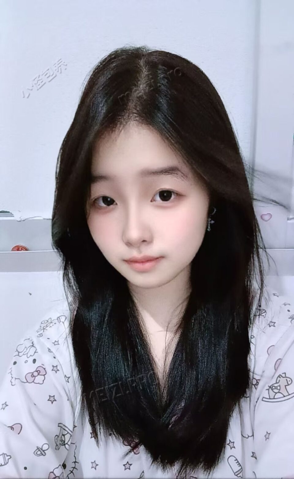 福建 泉州丰泽 18岁 168cm 105 B杯 休学 抽烟纹身:不抽烟有纹身 SM:否 无套:否 口交:否 过夜:可 同居:否 可飞:否 只接泉州 价格:5