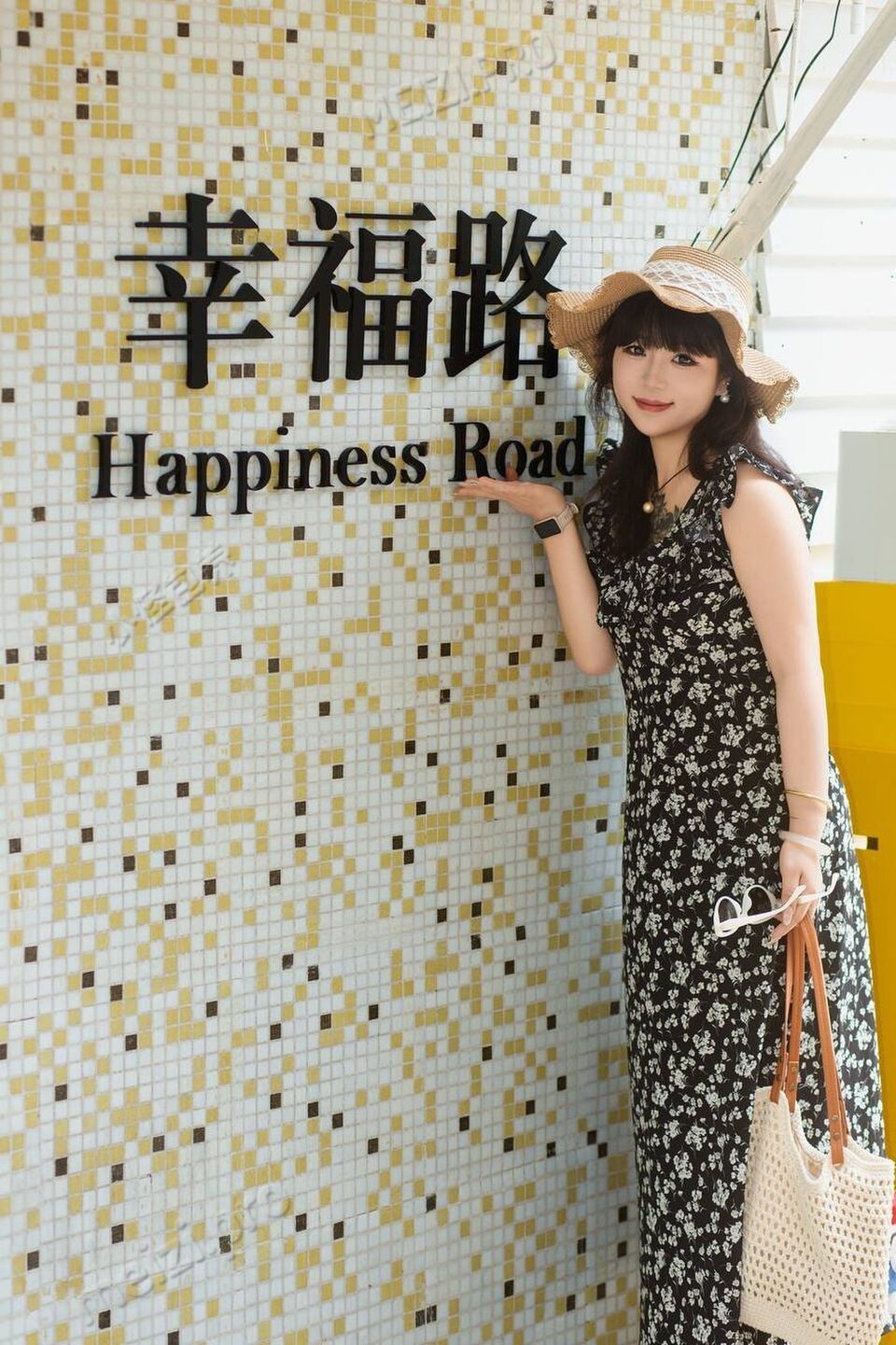 江苏 苏州 26岁 160cm 120 C杯 上班 抽烟纹身:不抽烟有纹身 SM:否 无套:否 口交:可 过夜:可 同居:可 可飞:否 价格:10