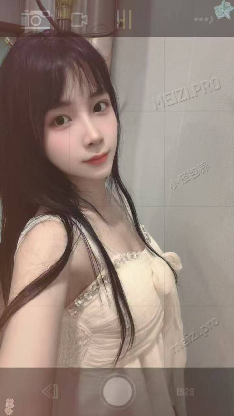 广东 深圳 25岁 156cm 90 B杯 美业 穿衣显瘦，脱衣有肉 性格好相处 听话懂事不做作 放得开 下面紧 SM:可 无套:可 口交:可 过夜:可 可飞:可 异地及港澳 价格:6 特点:穿衣显瘦，脱衣有肉 性格好相处 听话懂事不做作 放得开 下面紧