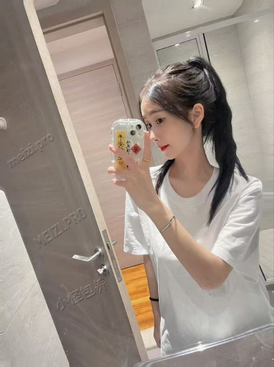 江苏 常熟 24岁 164cm 80 B杯 会跳舞 活泼 听话 配合度高 抽烟纹身:有 SM:否 无套:否 口交:可 过夜:否 同居:否 可飞:不方便 价格:2 特点:会跳舞 活泼 听话 配合度高