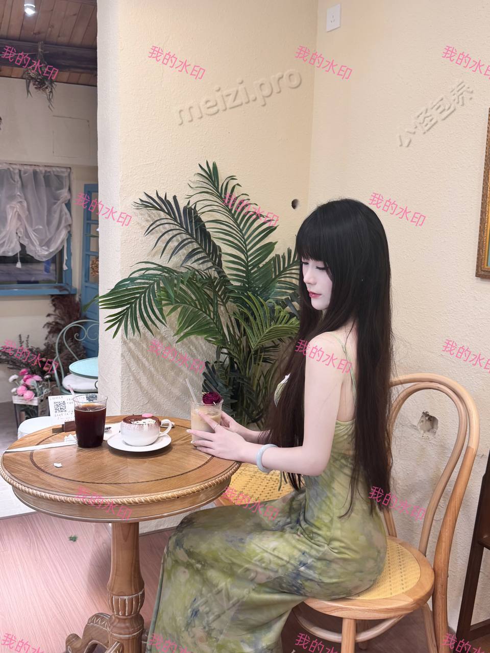 福建 泉州 22岁 163cm 100 B杯 声音好听 开朗活泼 抽烟纹身:无纹身 SM:否 无套:否 口交:否 过夜:可 同居:否 可飞:否 价格:9 特点:声音好听 开朗活泼