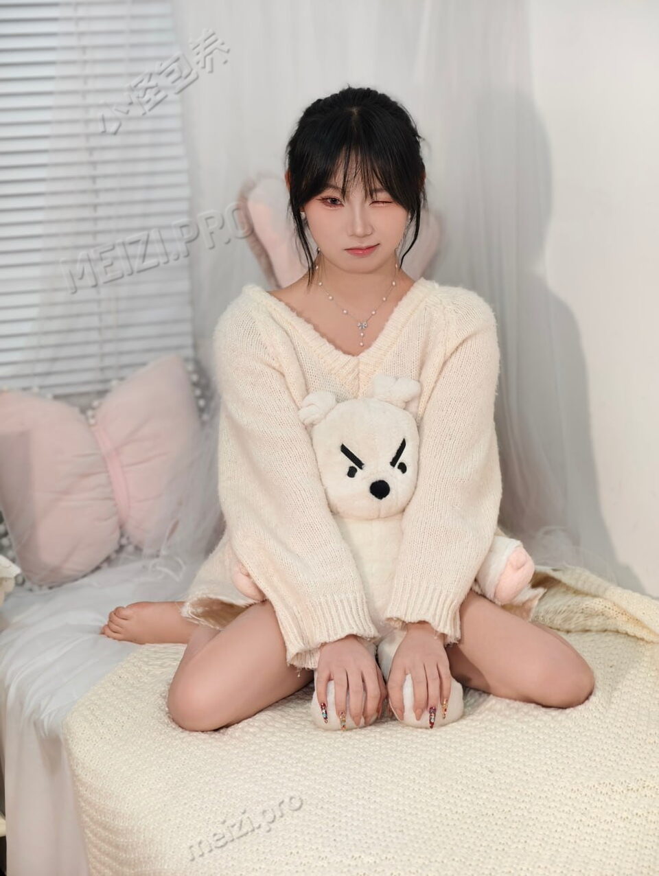 江苏 无锡 18岁 164cm 100 B杯 学生 舞蹈表演专业，可才艺展示，心态好，脾气好，性格直爽不做作，会喝酒酒量好不抽烟，不玩手机，没有纹身，无整容，黑长直，会提供情绪价值，风格百变舞蹈生 抽烟纹身:不抽烟无纹身 SM:是 无套:否 口交:可 过夜:可 同居:可 可飞:可 价格:30 特点:舞蹈表演专业，可才艺展示，心态好，脾气好，性格直爽不做作，会喝酒酒量好不抽烟，不玩手机，没有纹身，无整容，黑长直，会提供情绪价值，风格百变舞蹈生