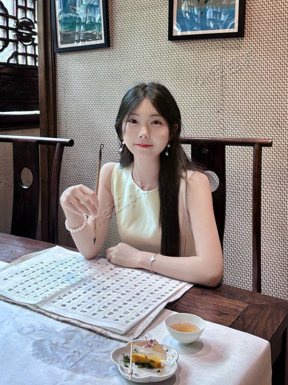 四川 成都 22岁 162cm 88 B杯 学生 听话甜美 皮肤白 会舞蹈 抽烟纹身:无 SM:否 无套:否 口交:可 过夜:可 同居:可 可飞:可 外省需加费 价格:16 特点:听话甜美 皮肤白 会舞蹈