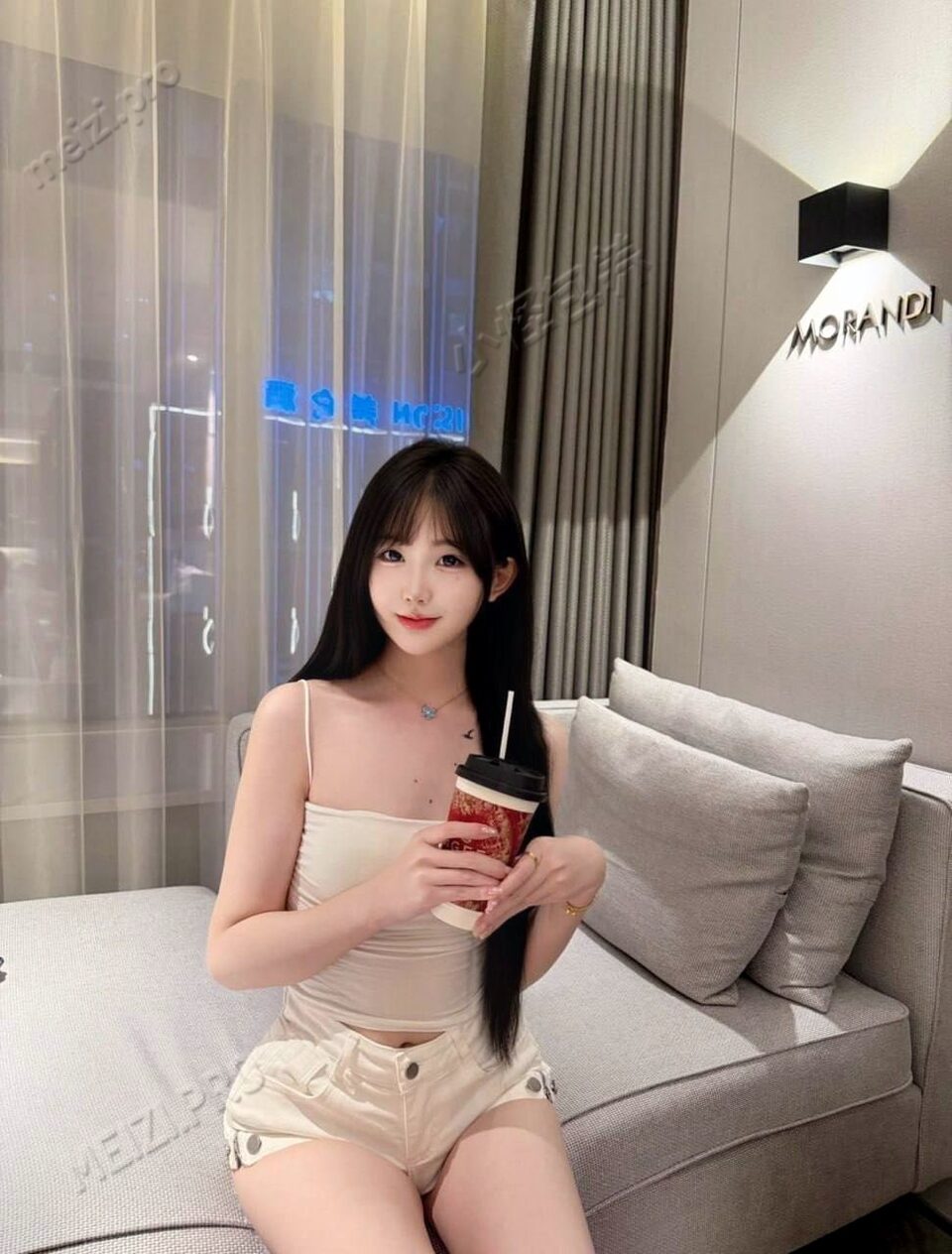 河南 郑州 19岁 167cm 42 B杯 无 可甜可御/纯欲系 SM:轻度 无套:否 口交:可 过夜:可 同居:可 可飞:可 其他城市 港澳 价格:15 特点:可甜可御/纯欲系