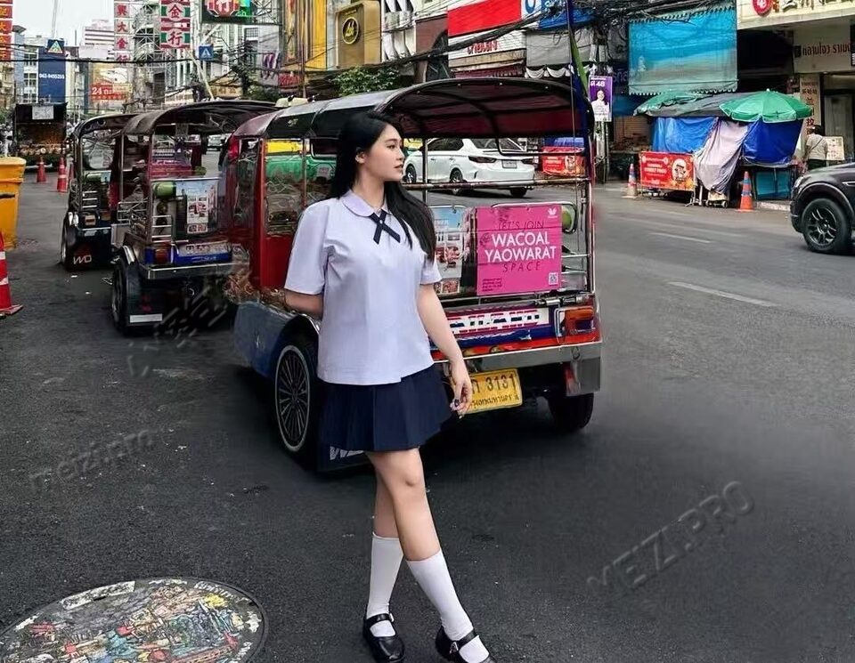 新加坡 新加坡 22岁 162cm 56 E杯 女生 皮白嫩肤 纯御风格 前凸后翘 中英沟通流利 性格好 照顾人 抽烟纹身:无 SM:是 无套:可 口交:可 过夜:可 同居:否 可飞:可 价格:20 特点:皮白嫩肤 纯御风格 前凸后翘 中英沟通流利 性格好 照顾人