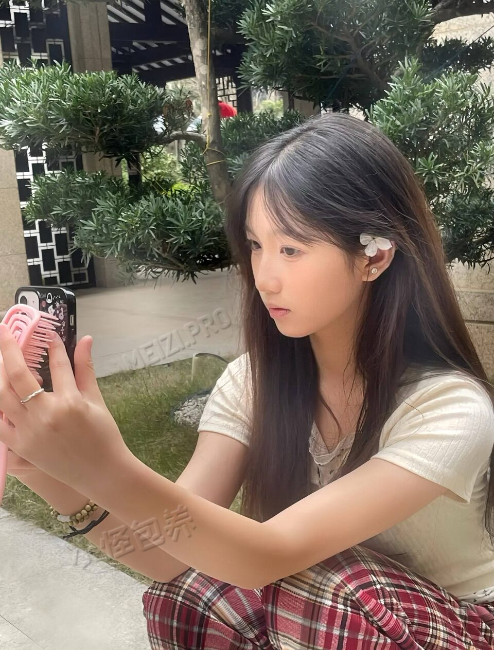 湖南 溆浦 19岁 175cm 98 C杯 无业 会跳舞 接受度高 身材好 现实美女 顶m 抽烟纹身:无 SM:是 无套:可 口交:可 过夜:可 同居:可 可飞:可 价格:6 特点:会跳舞 接受度高 身材好 现实美女 顶m