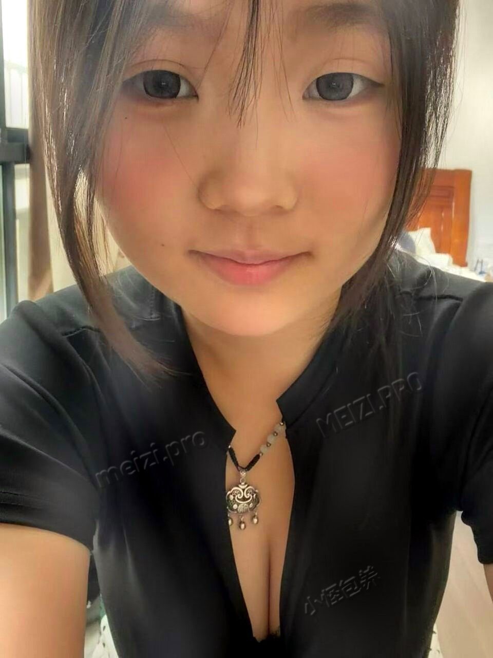 江西 南昌 进贤县 17岁 161cm 117 C杯 学生 听话，想找个稳定得 抽烟纹身:无 SM:否 无套:可 口交:可 过夜:否 同居:否 可飞:否 价格:0.8 特点:听话，想找个稳定得